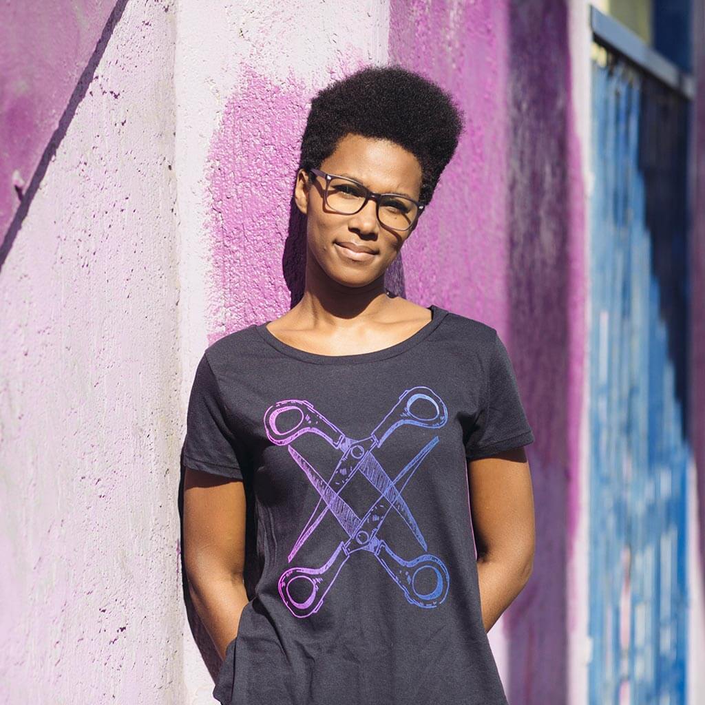 Basic Scissoring Vintage Tee