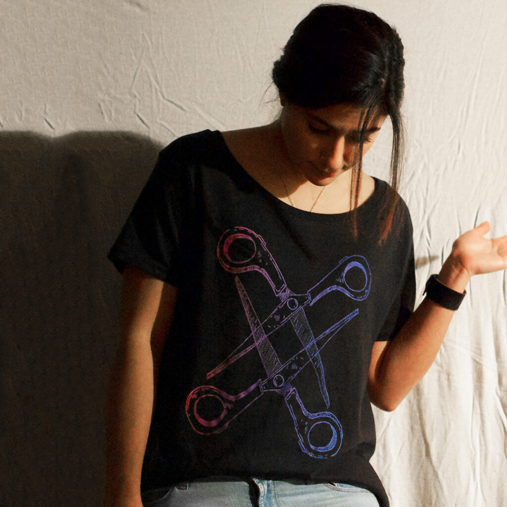 Basic Scissoring Vintage Tee